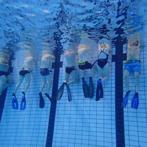 Snorkelaars met de uitrusting aan